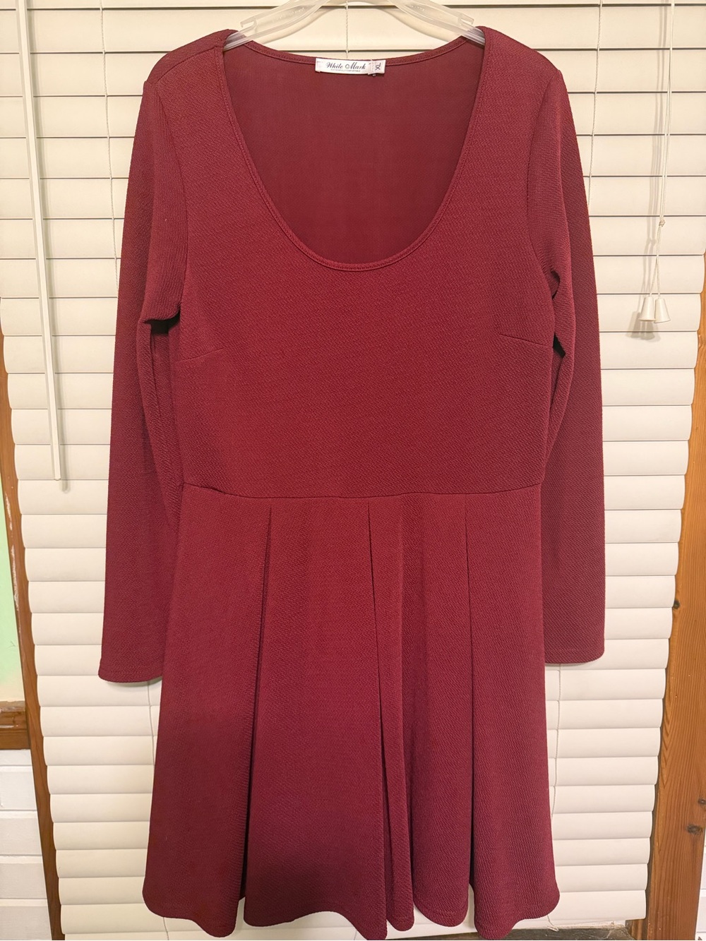 Women's Long Sleeve Scoop Neck Burgundy Dress